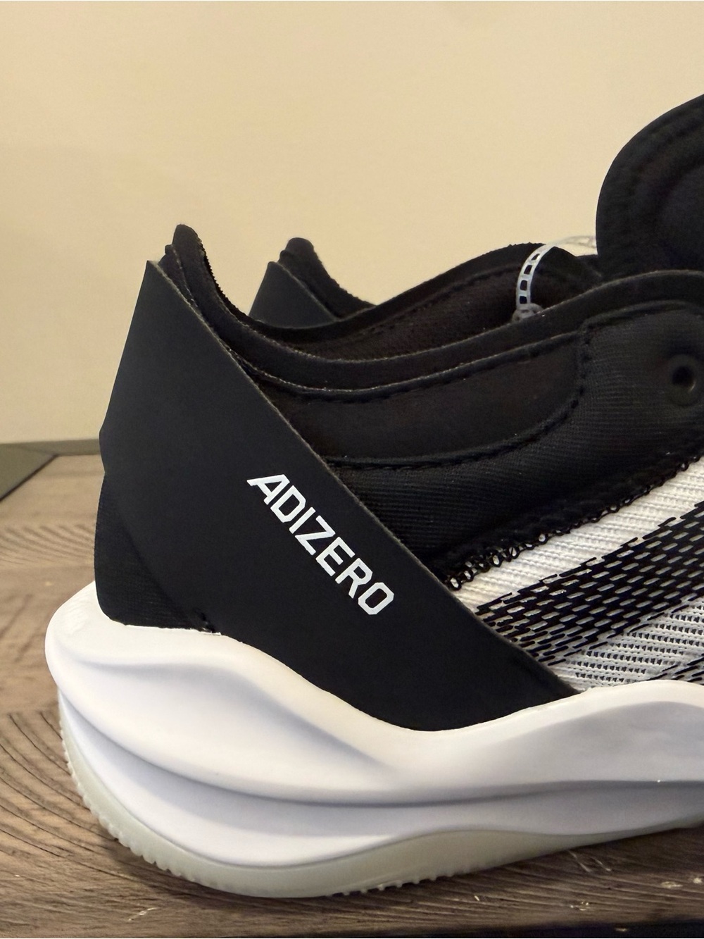 Adizero Select 2.0 Low Trainers View 2
